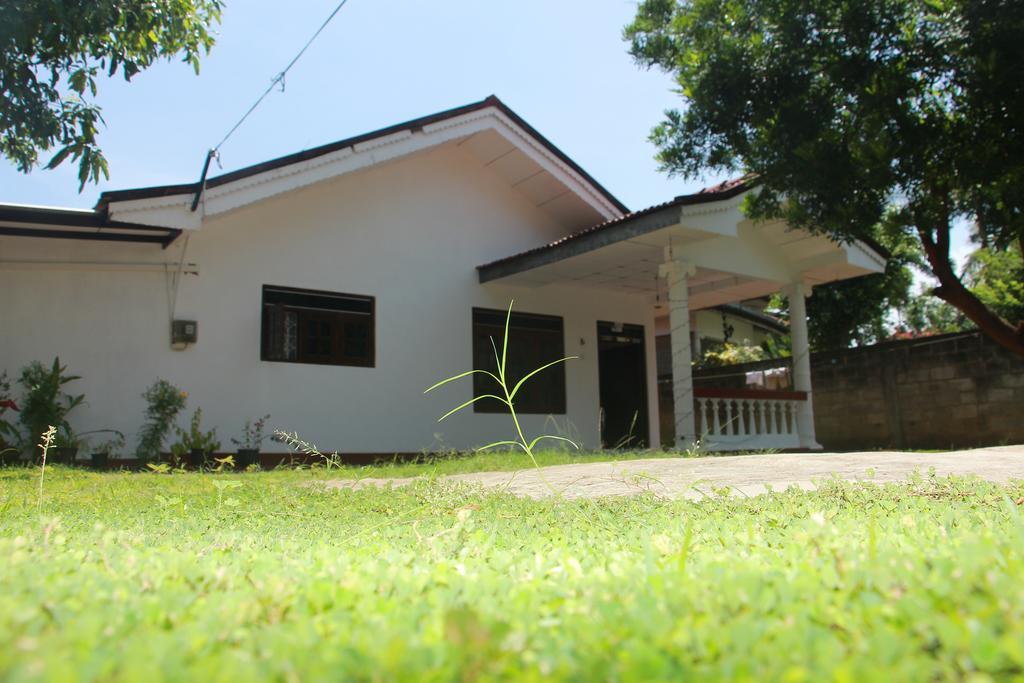 Mirissa White House Hotel ภายนอก รูปภาพ